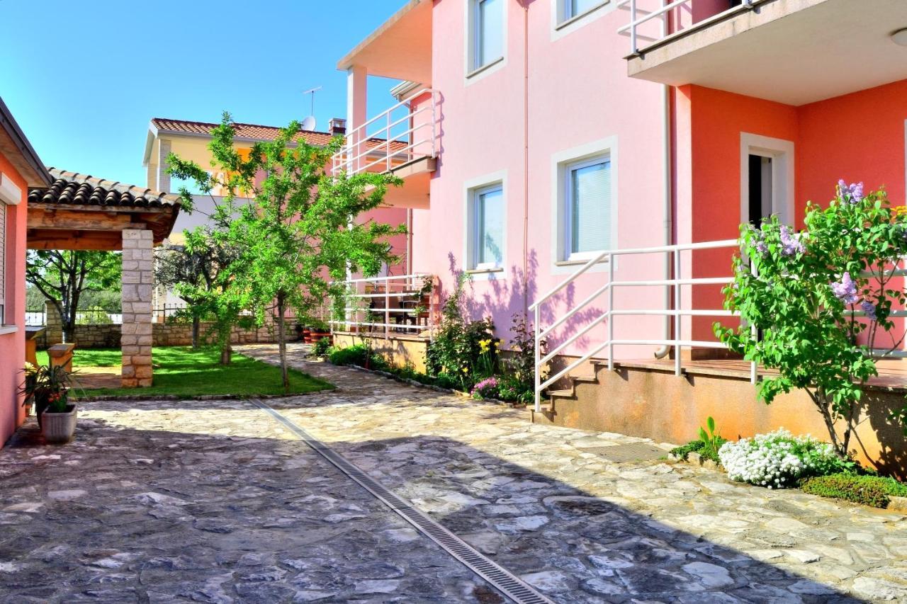 Apartment Domus Lauri Umag Exteriér fotografie